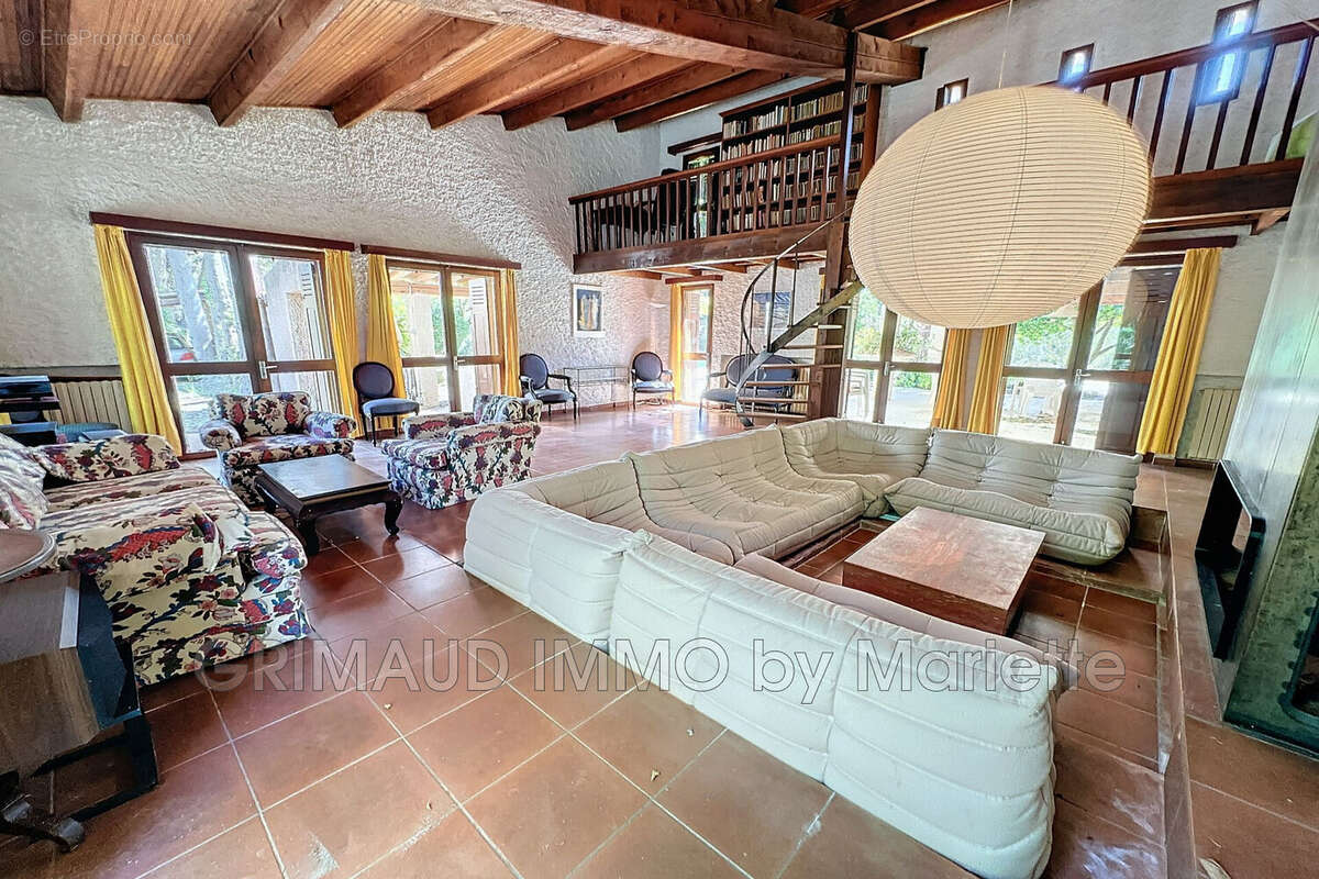Maison à LA GARDE-FREINET