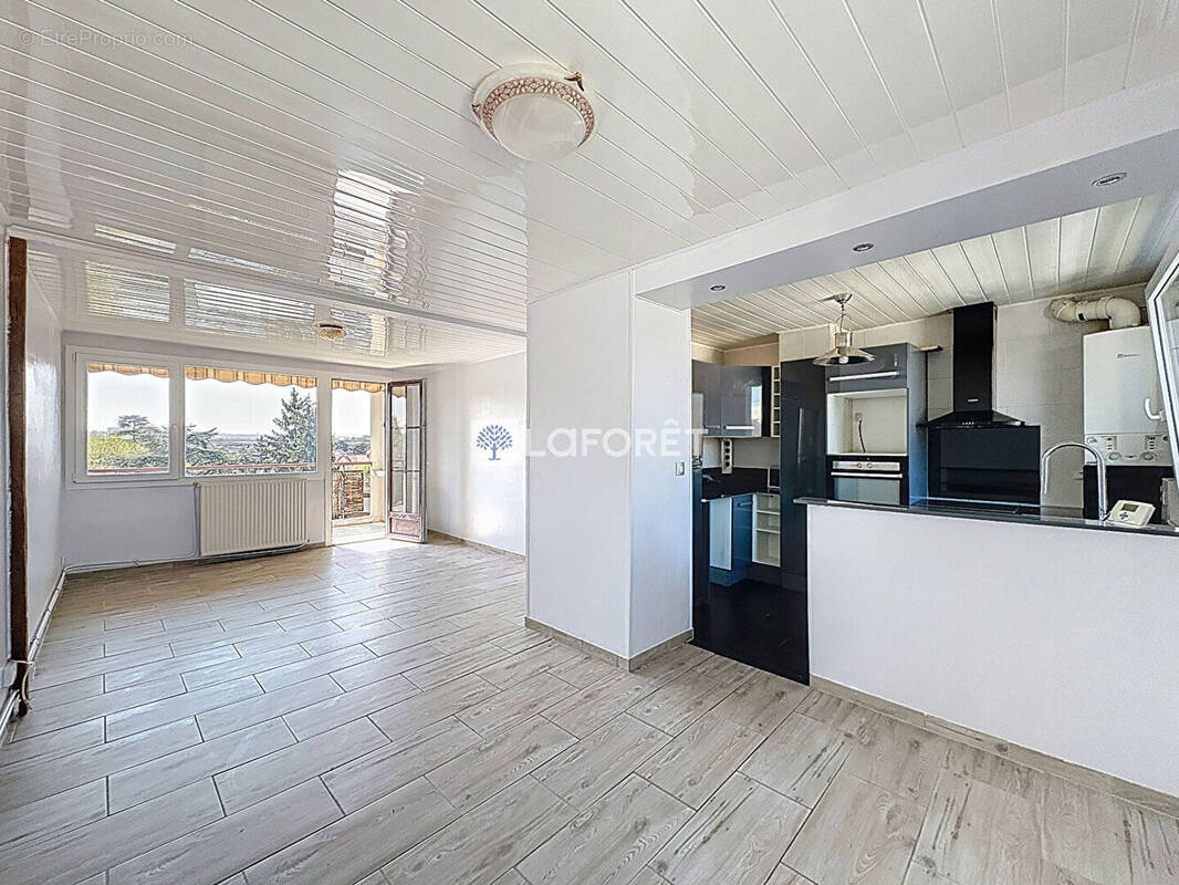 Appartement à FRESNES