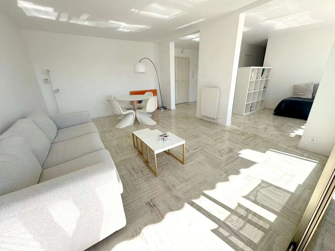 Appartement à MANDELIEU-LA-NAPOULE