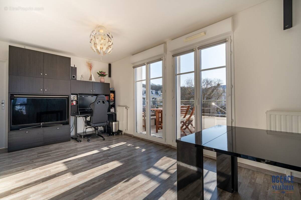 Appartement à LES CLAYES-SOUS-BOIS