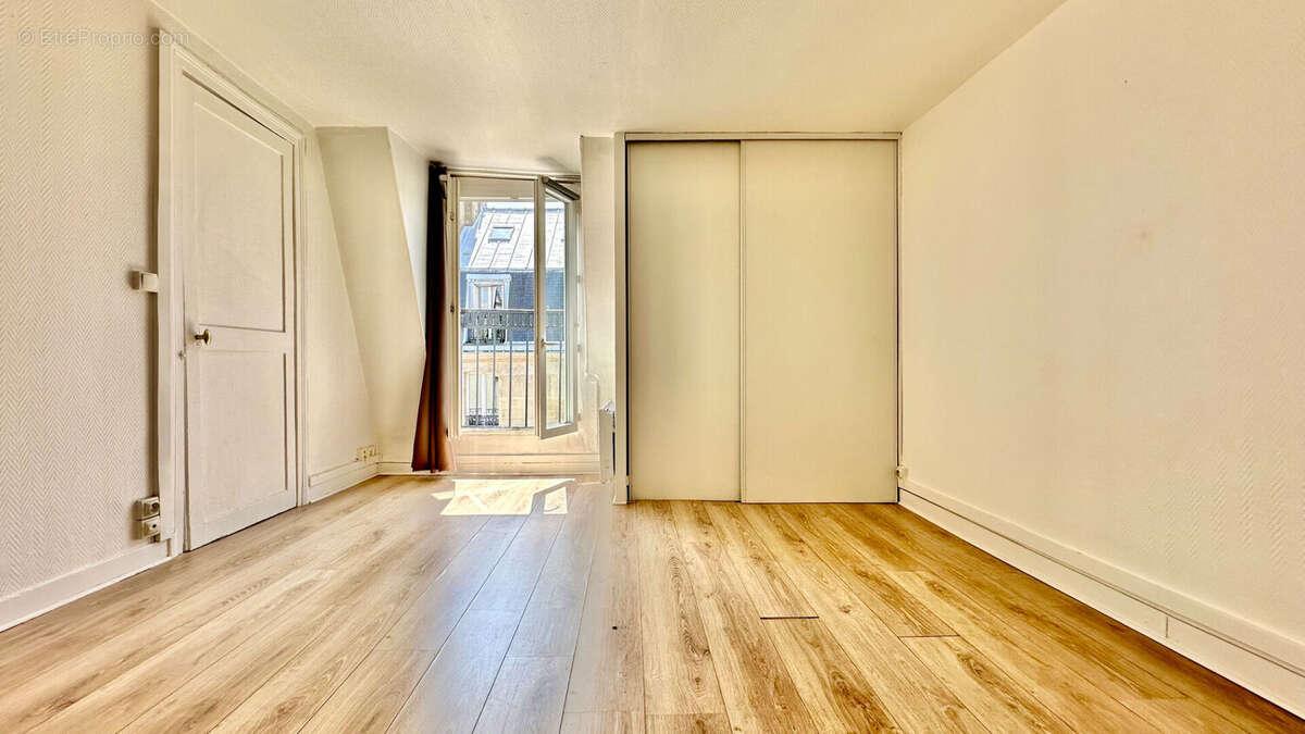Appartement à PARIS-10E