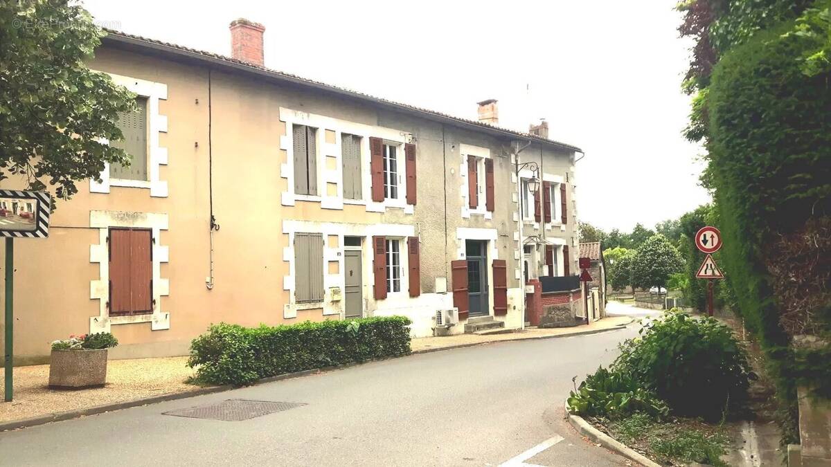 Maison à CONFOLENS