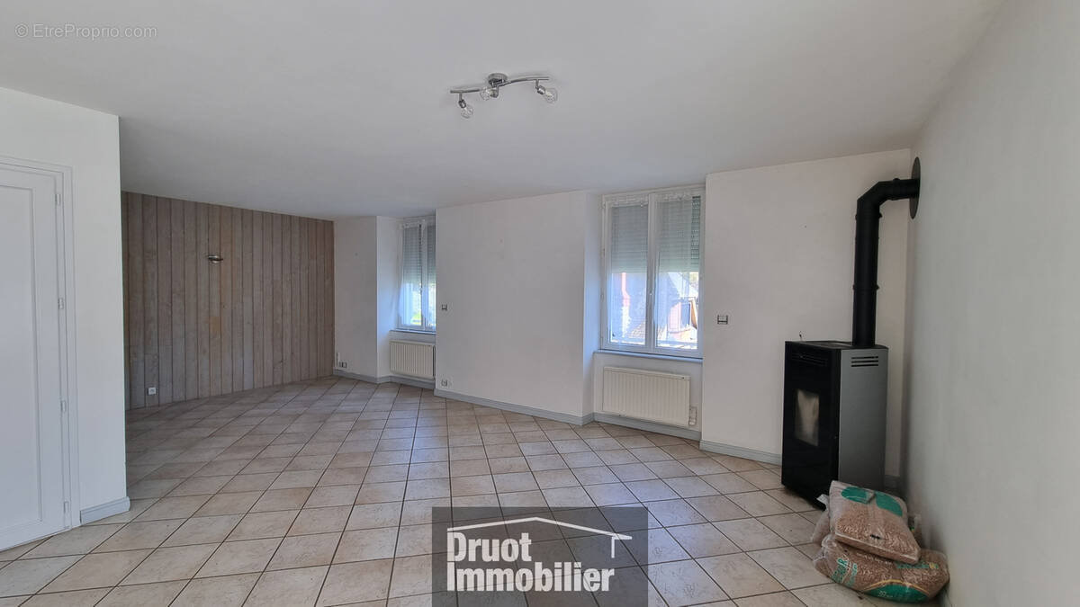 Appartement à SAINT-GENIEZ-D&#039;OLT