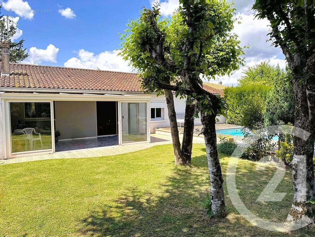 Maison à SAINT-YRIEIX-SUR-CHARENTE