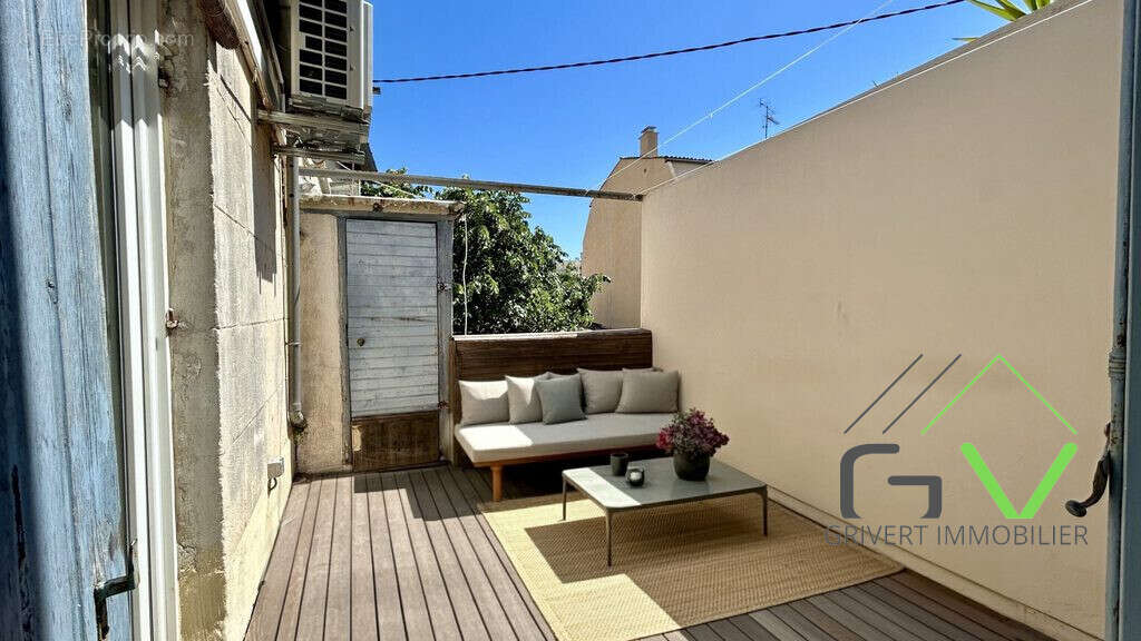 Meublé avec l&#039;IA - Appartement à NIMES
