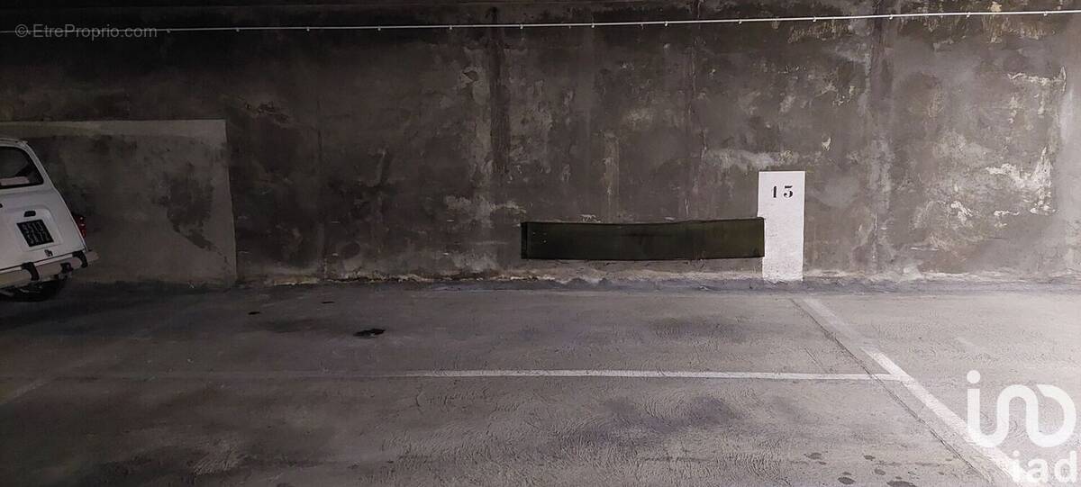 Photo 1 - Parking à LE MANS