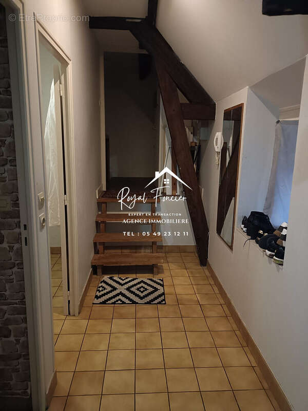 Entrée  - Appartement à CHATELLERAULT