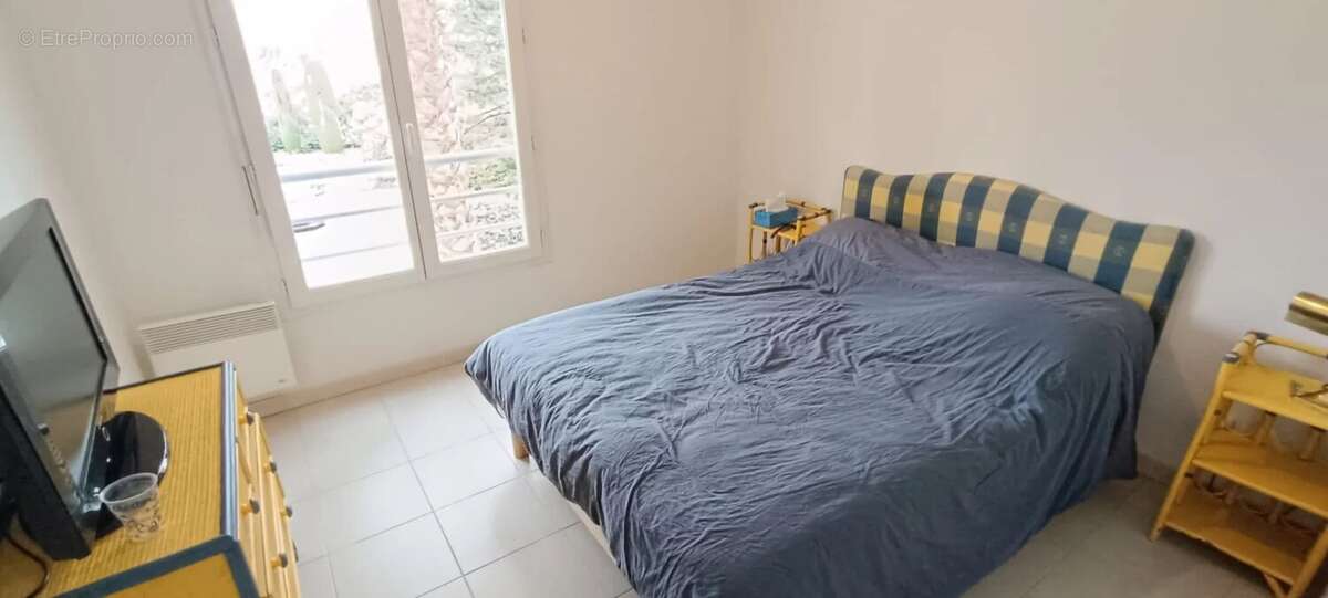 Appartement à SAINT-LAURENT-DU-VAR