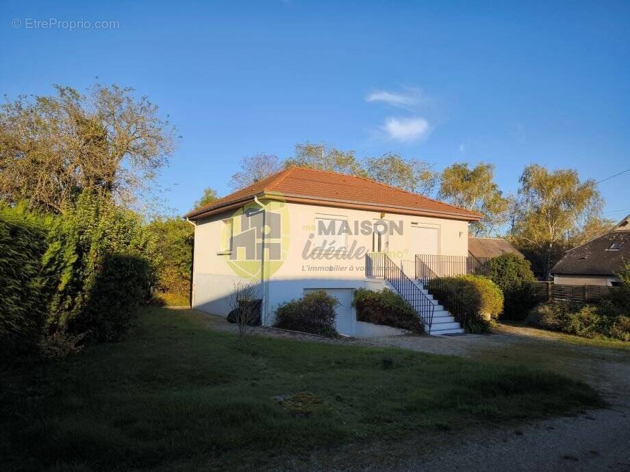 Maison à PLAIMPIED-GIVAUDINS