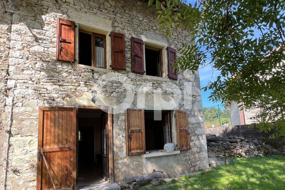 Maison à MORESTEL