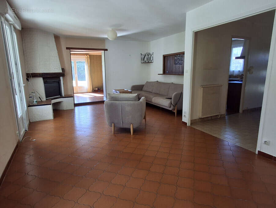 Maison à PUYMOYEN