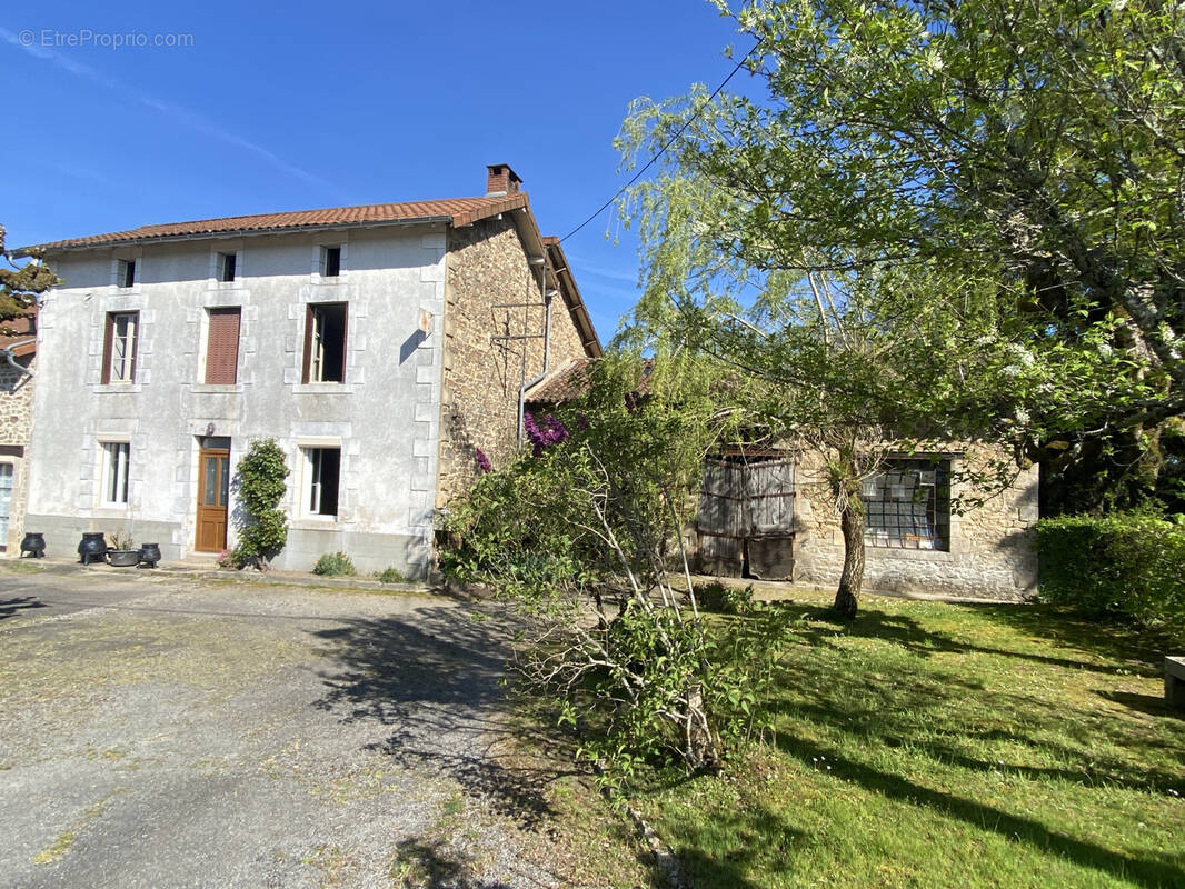 Maison à SAINT-GENCE