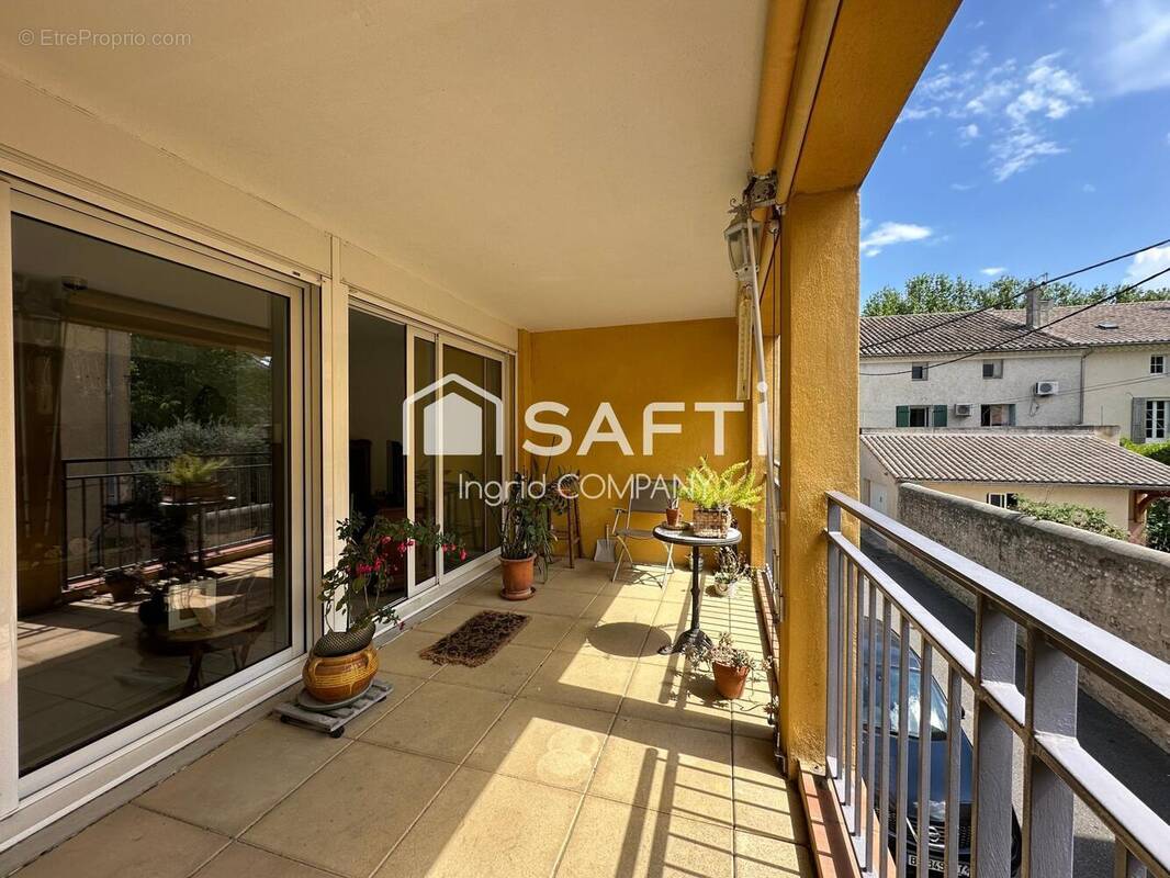 Photo 1 - Appartement à SAINTE-CECILE-LES-VIGNES