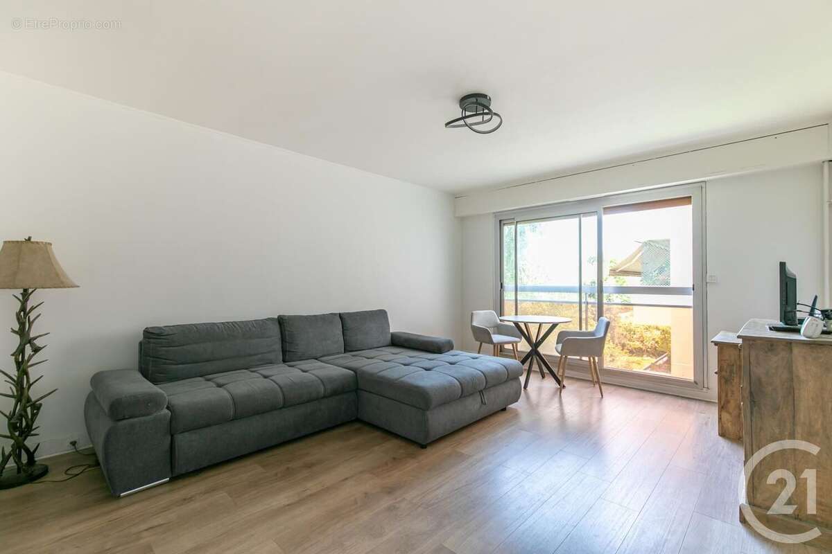 Appartement à SAINT-MAUR-DES-FOSSES
