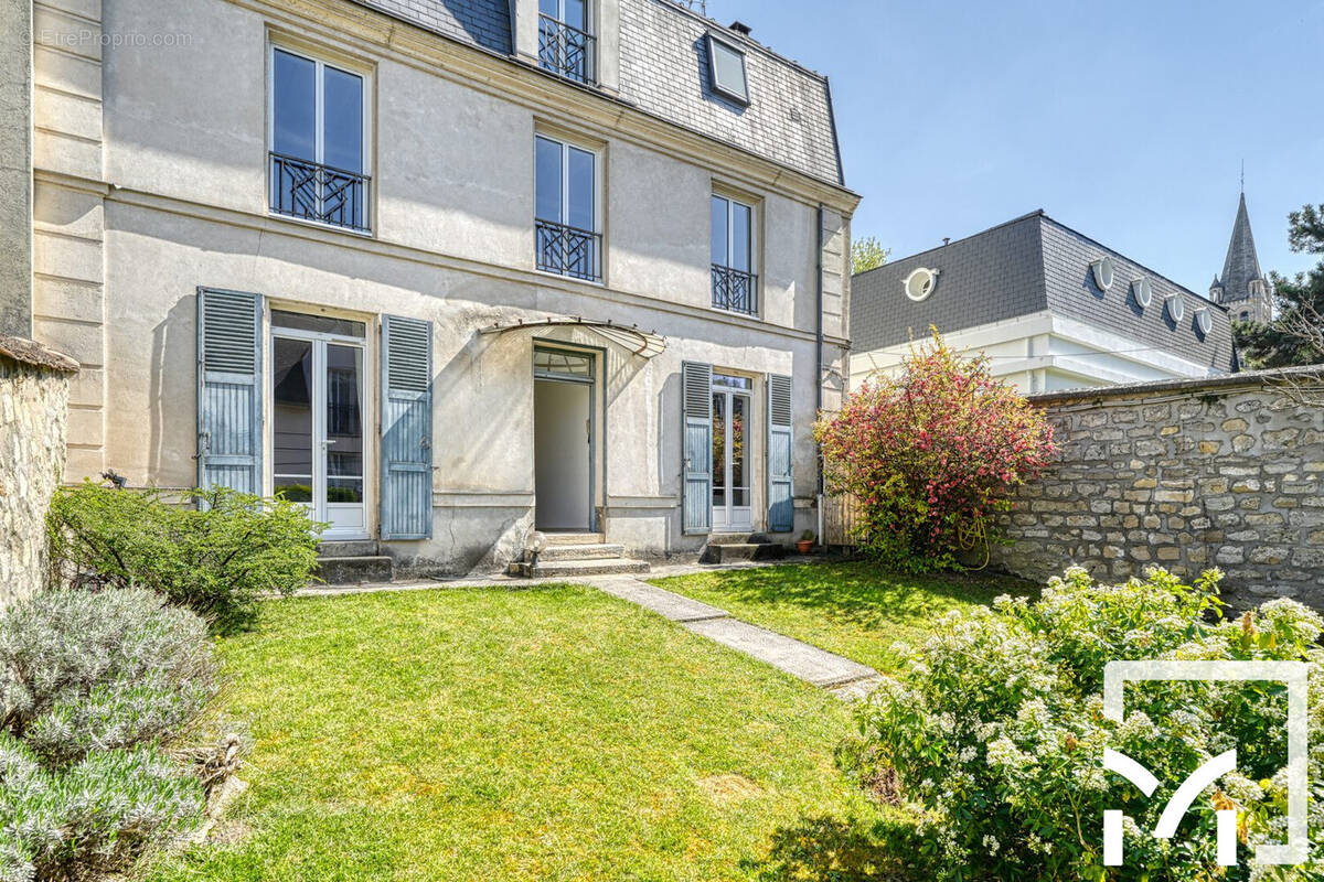 Maison à BOUGIVAL