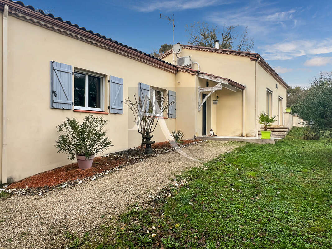 Maison à MONTAIGU-DE-QUERCY