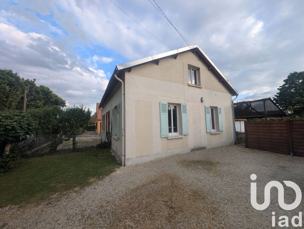 Photo 1 - Maison à FONTAINE-LES-GRES