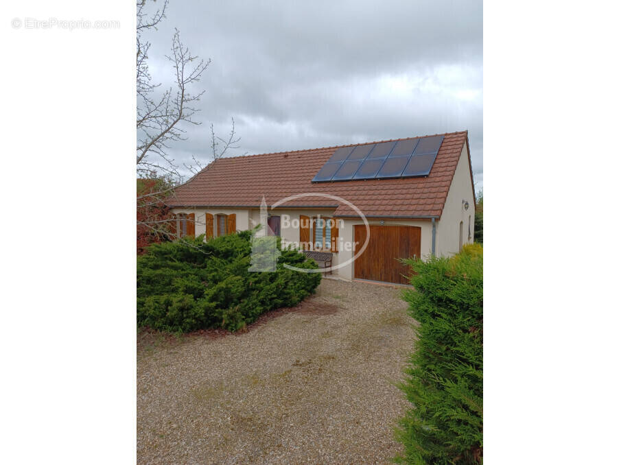 Maison à GARNAT-SUR-ENGIEVRE
