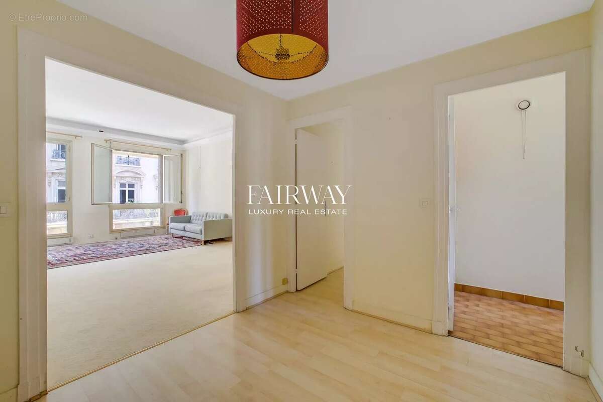 Appartement à PARIS-8E