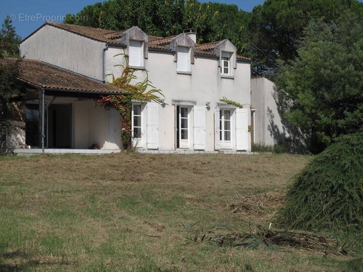 Maison à JAVREZAC