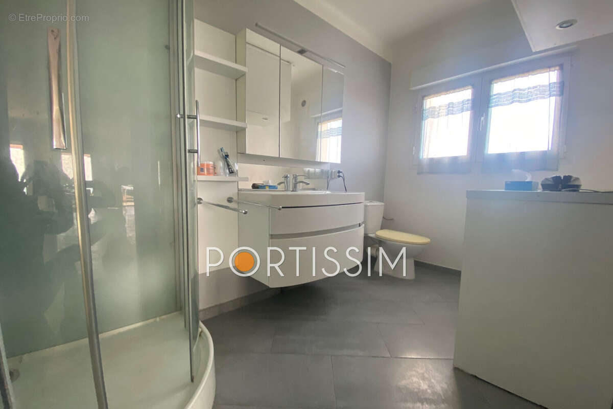 Appartement à SAINT-LAURENT-DU-VAR
