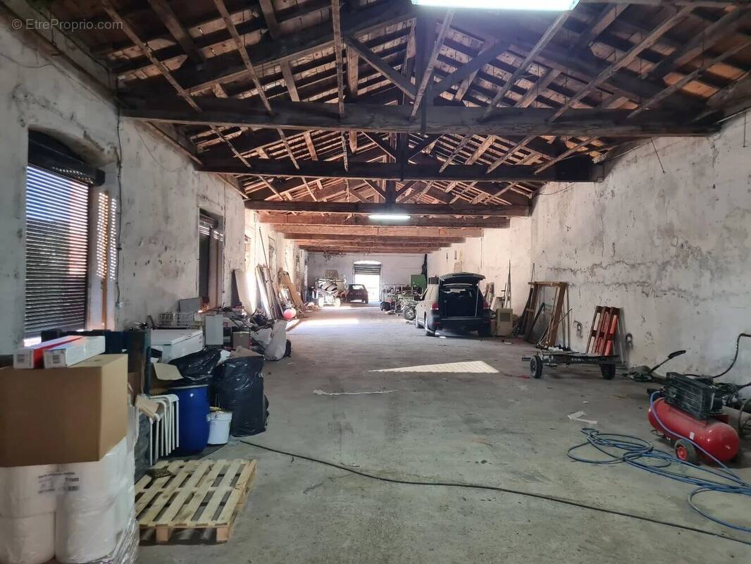 Commerce à CEYRAS