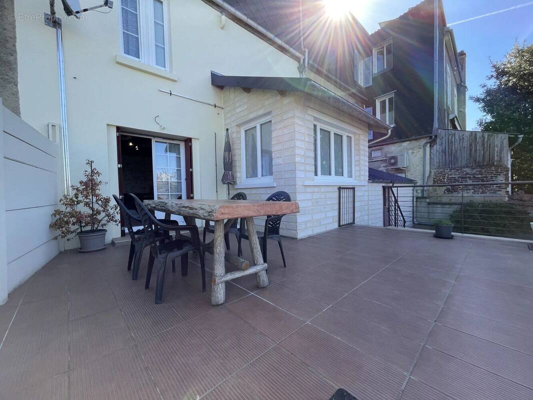 Maison à MERU