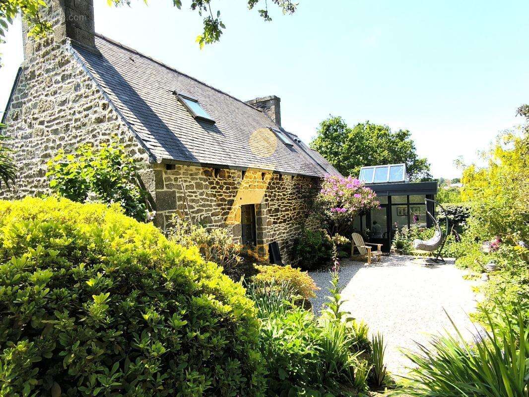 Maison à TREDREZ-LOCQUEMEAU