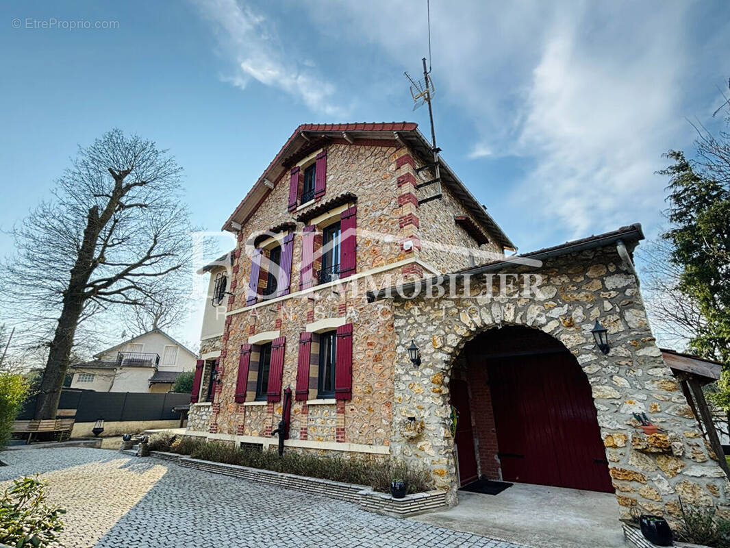 Maison à BEAUCHAMP