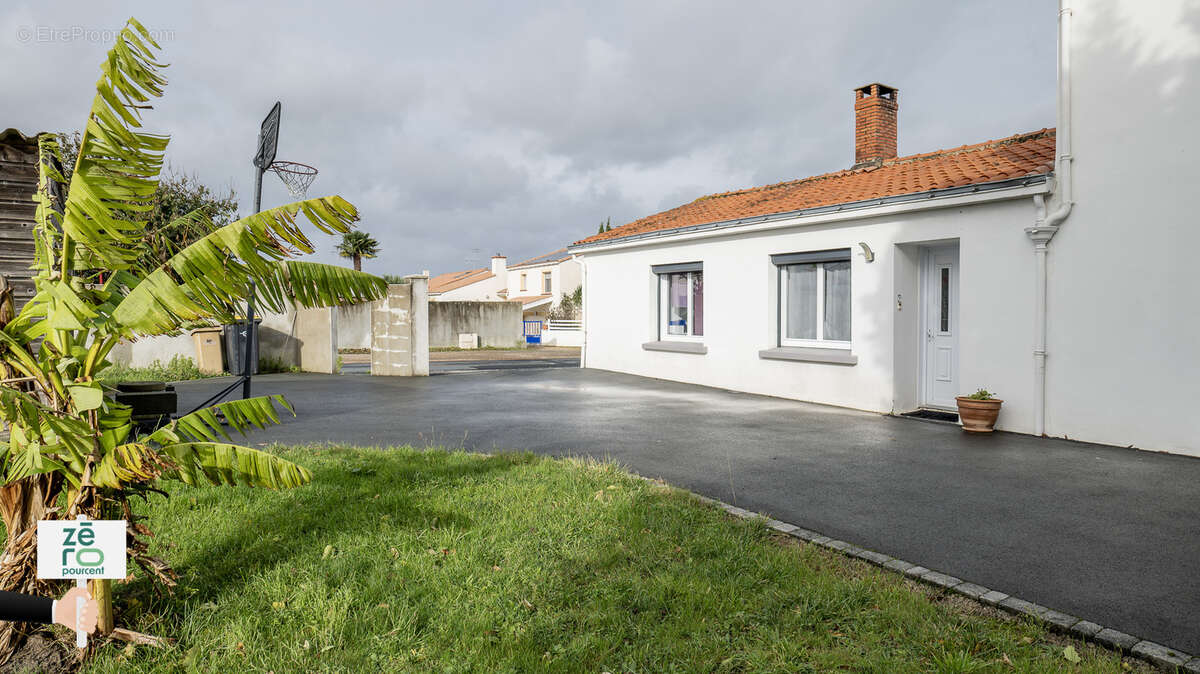 Maison à NIEUL-LE-DOLENT