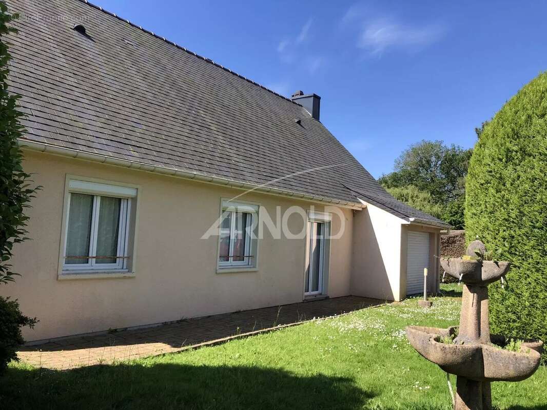 Maison à SAINT-AVE