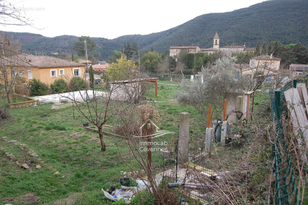 Terrain à LES MAGES