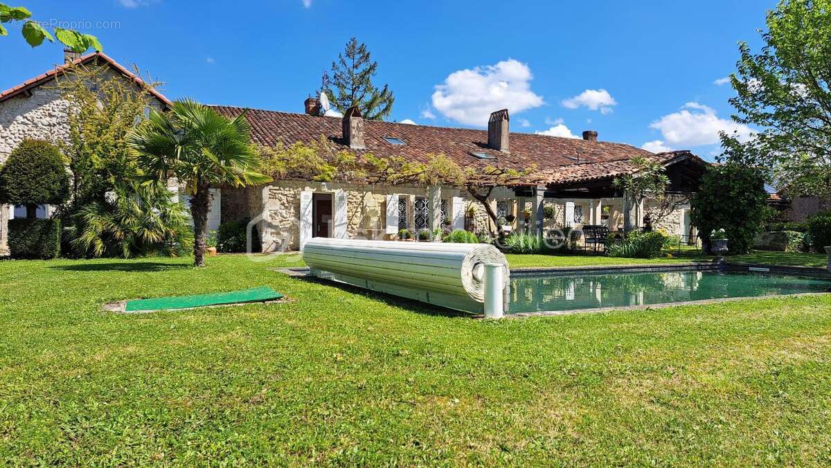 Maison à LA CHAPELLE-GONAGUET