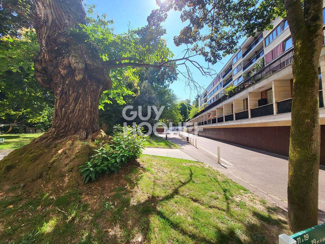 Appartement à LA CELLE-SAINT-CLOUD