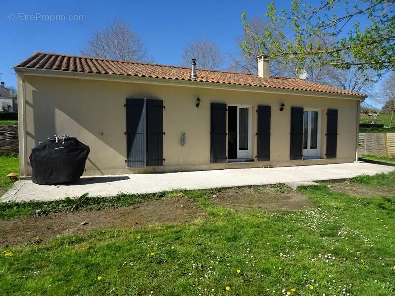 Maison à GRASSAC