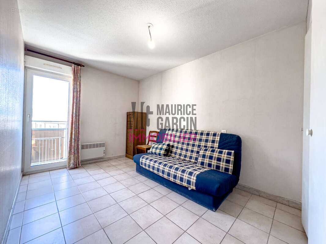 Appartement T3, dernier étage 84300 Cavaillon  - Appartement à CAVAILLON