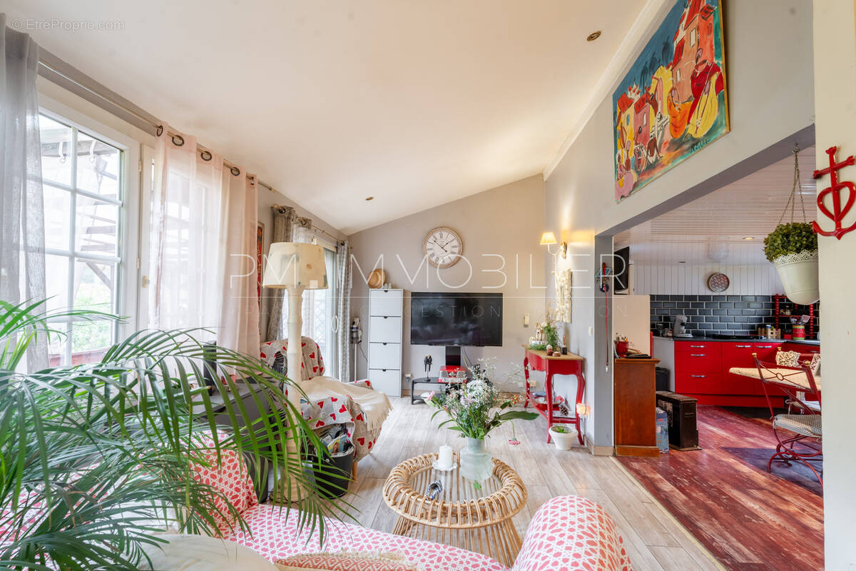 Maison à LE CASTELLET