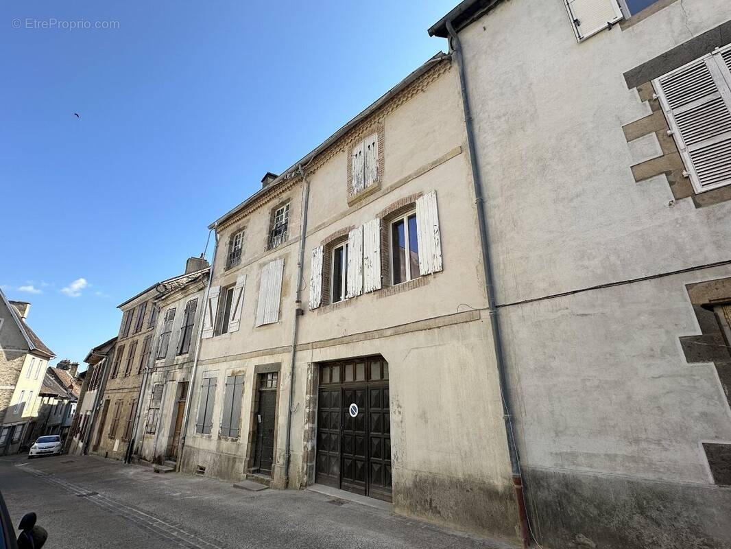 Maison à SAINT-YRIEIX-LA-PERCHE