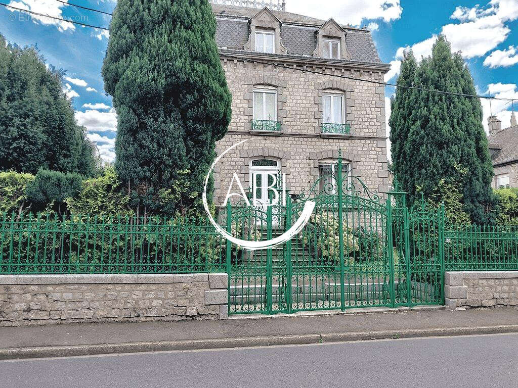 Maison à COUTERNE