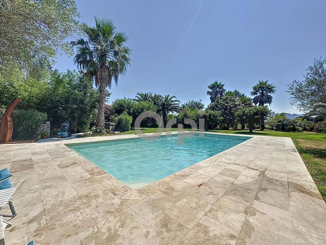 Maison à ROQUEBRUNE-SUR-ARGENS