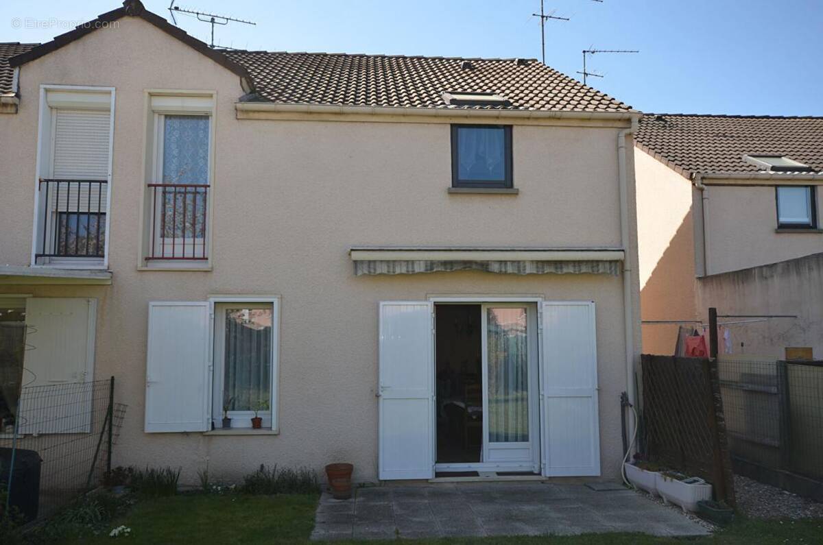 Maison à FLEURY-MEROGIS