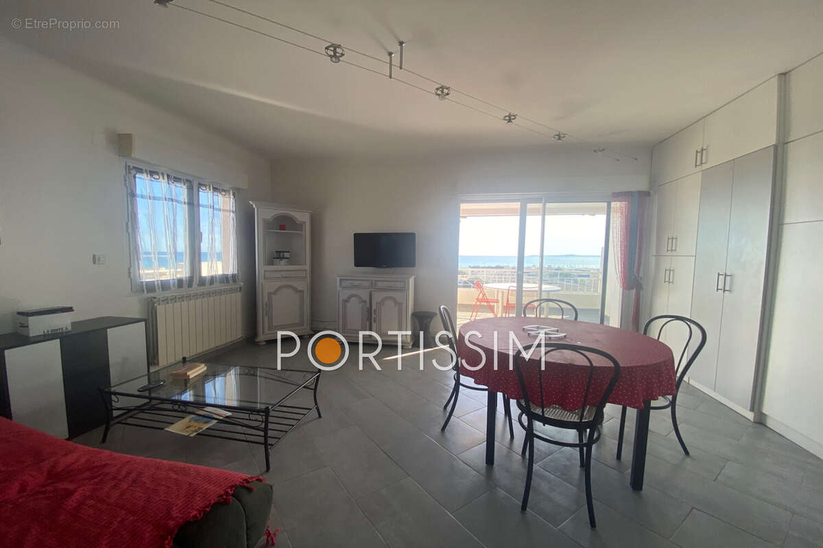 Appartement à SAINT-LAURENT-DU-VAR
