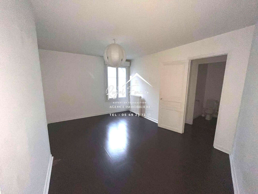 Chambre - Appartement à CHATELLERAULT