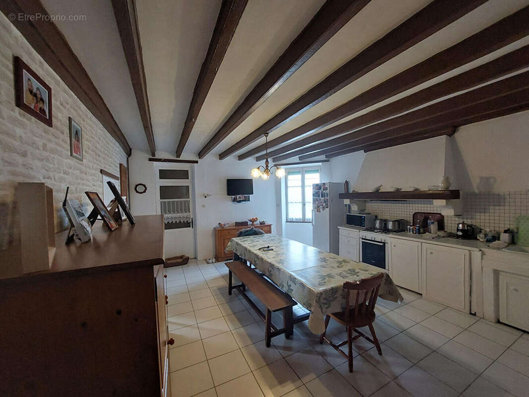 Maison à LENCLOITRE