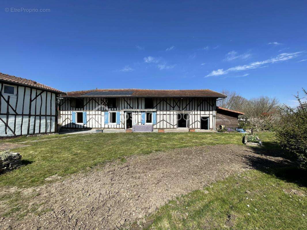 Maison à GIFFAUMONT-CHAMPAUBERT