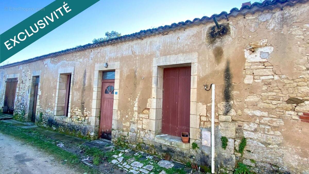 Photo 1 - Maison à CHAILLEVETTE