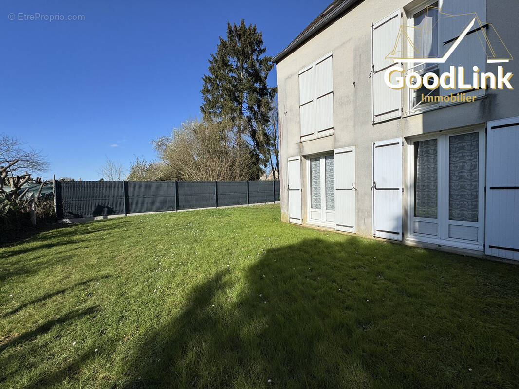 Appartement à VERT-SAINT-DENIS
