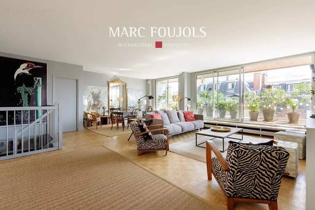 Appartement à PARIS-16E