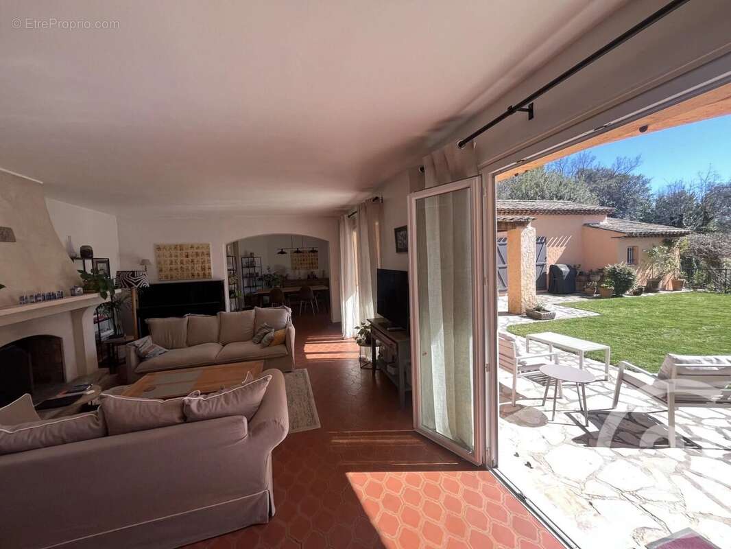 Maison à ROQUEFORT-LES-PINS