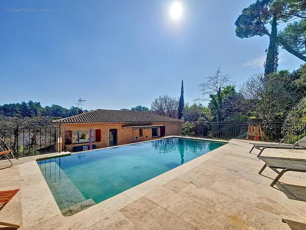 Appartement à MOUGINS